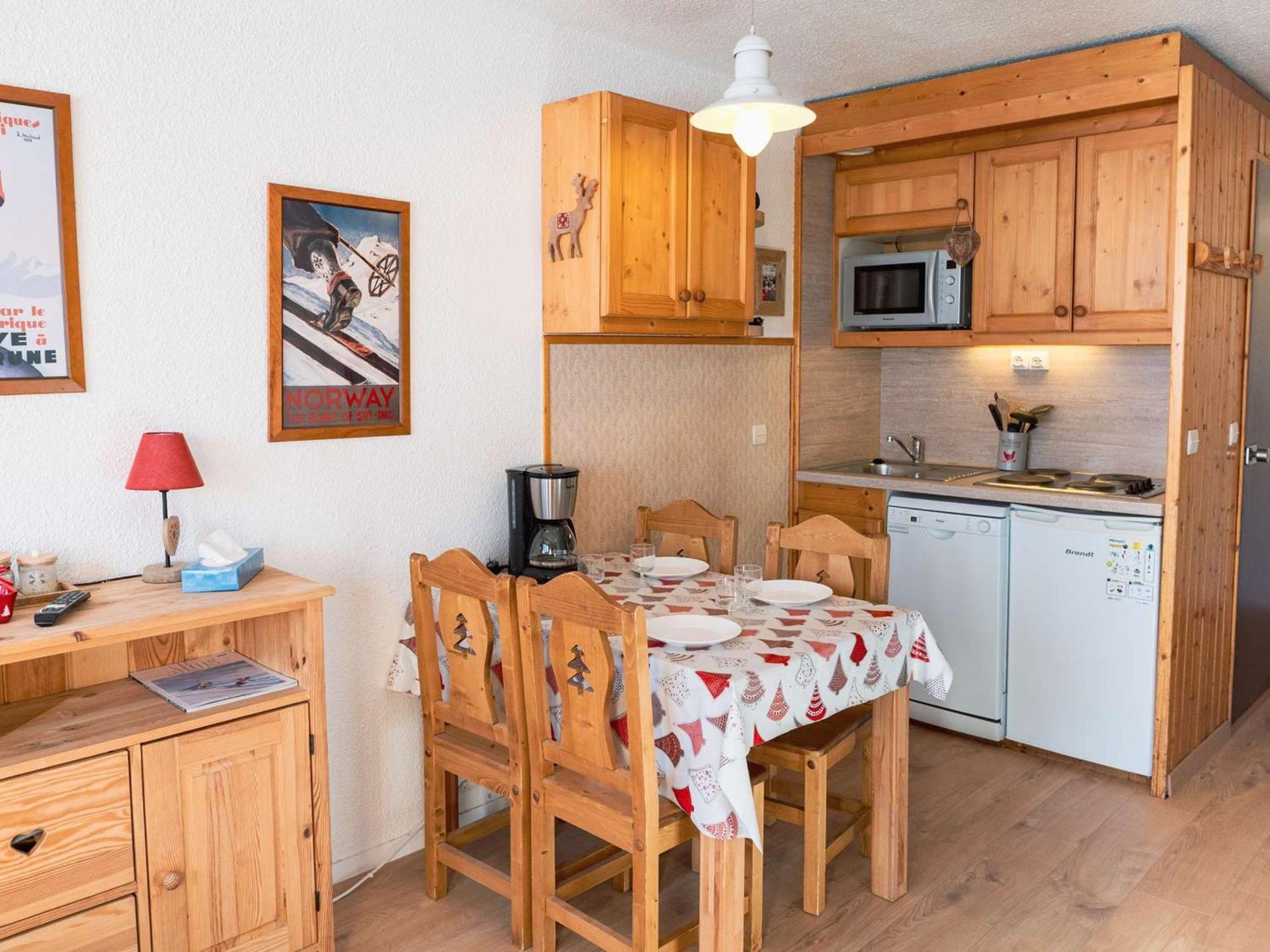 Val Thorens: 28m², 4 Pers, Plein Centre, Balcon, Ascenseur - Fr-1-637-21
